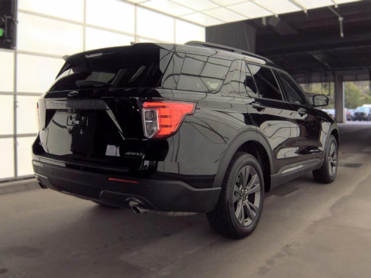 Used 2024 Ford Explorer XLT w/ Equipment Group 202A AWD/4WD image 5