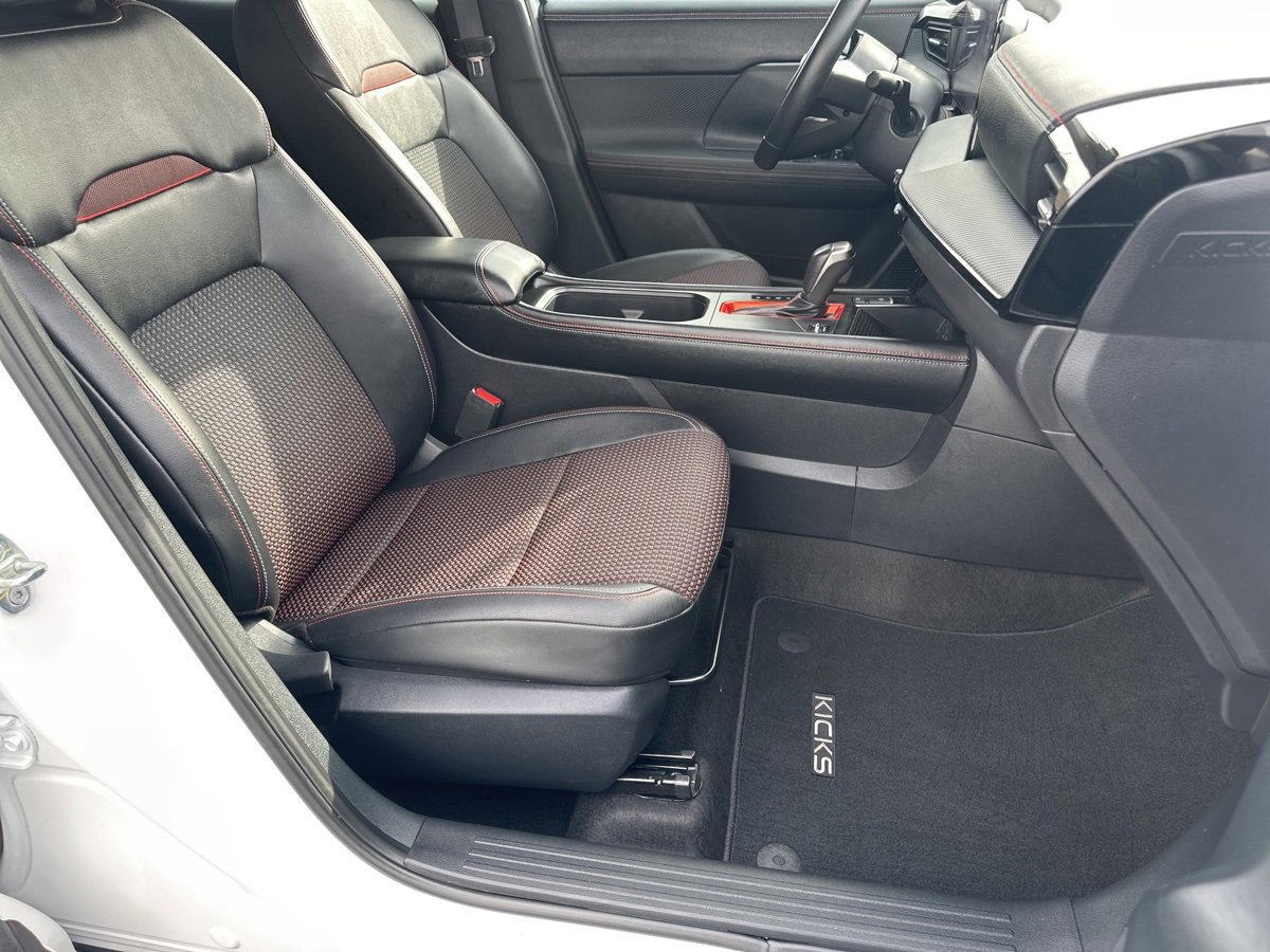 Used 2025 Nissan Kicks SR image 28