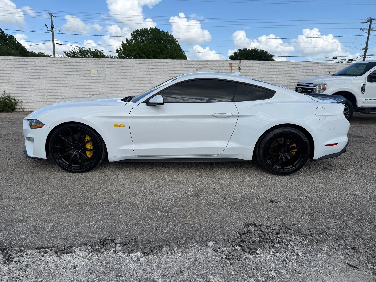 Used 2020 Ford Mustang GT RWD image 3