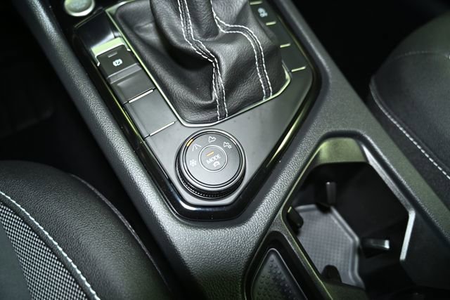 Used 2024 Volkswagen Taos SE image 32