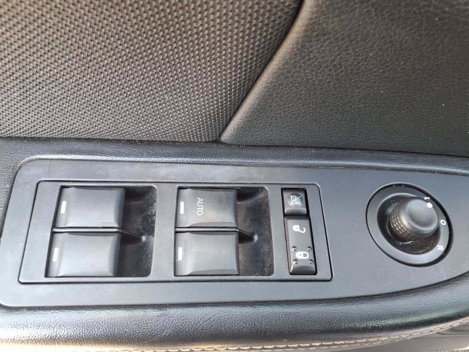 Used 2014 Dodge Avenger SE FWD image 14