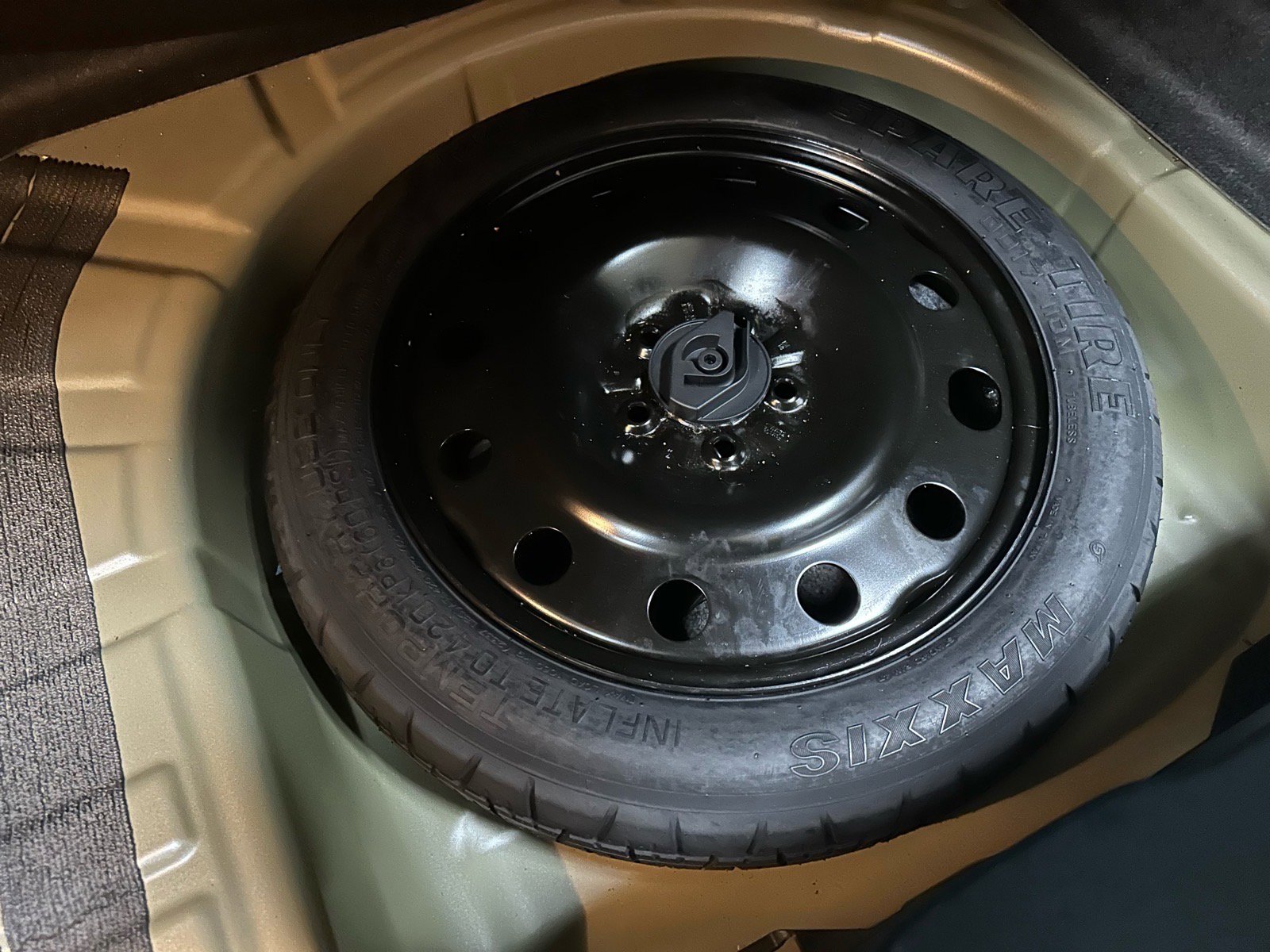 Used 2018 Ford Taurus SEL image 16