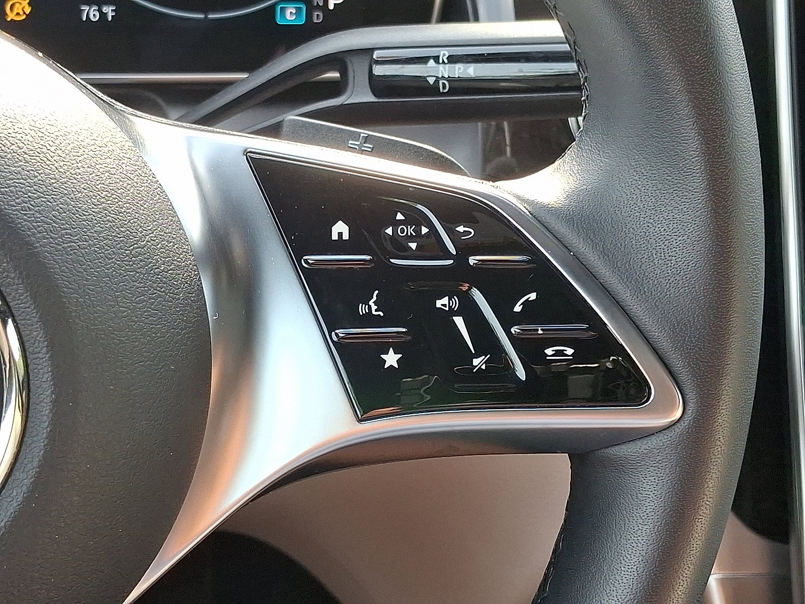 Used 2025 Mercedes-Benz GLC 300 4MATIC image 23