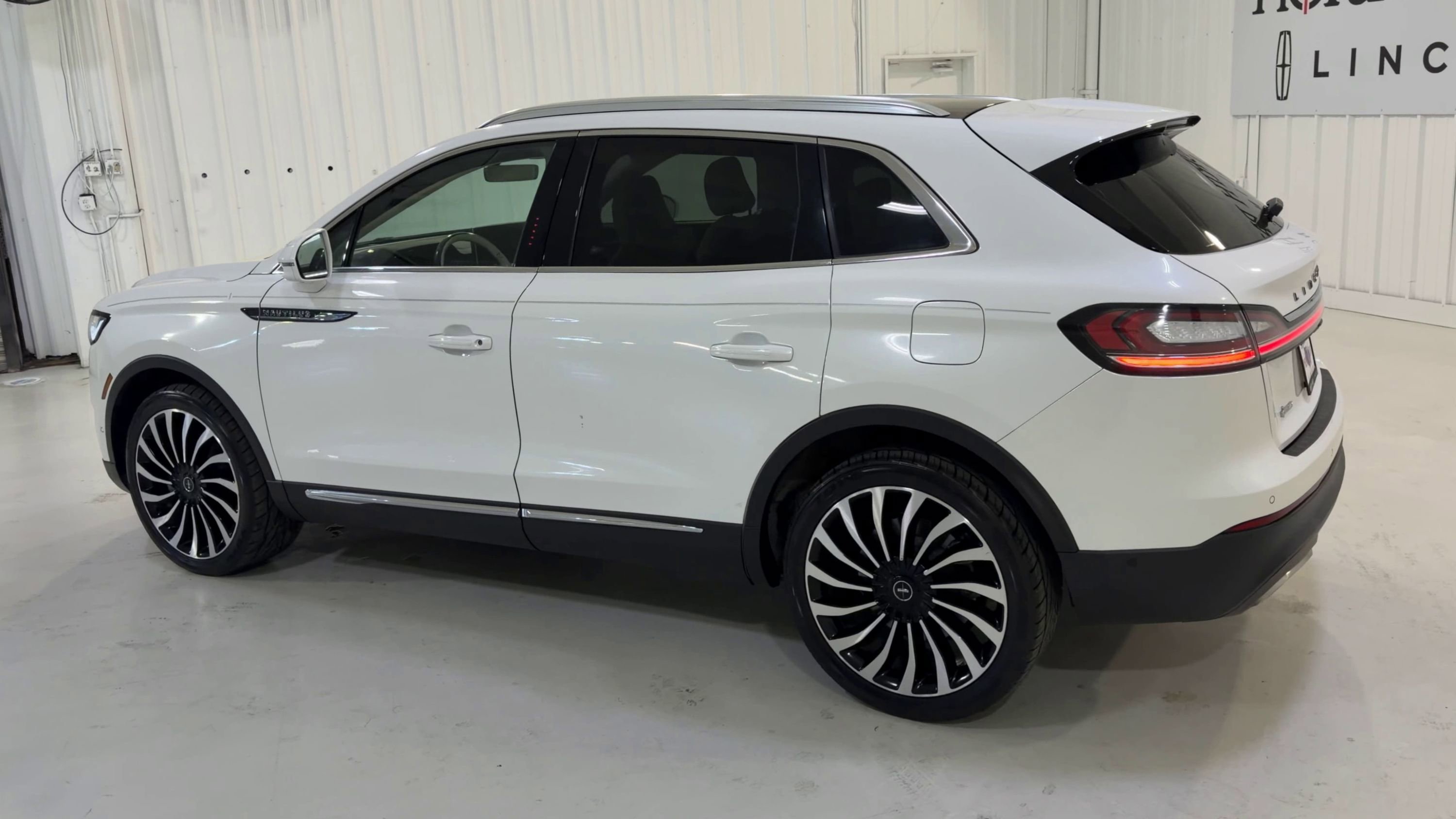 Used 2022 Lincoln Nautilus Black Label AWD/4WD image 7