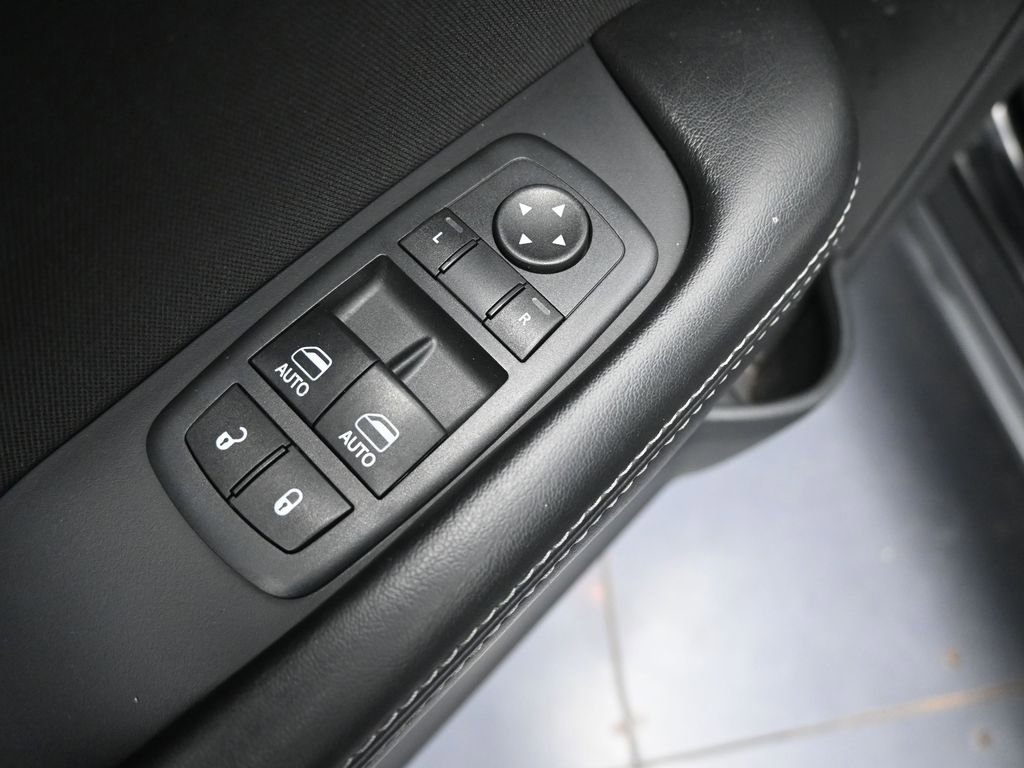 Used 2016 Dodge Challenger R/T RWD image 18