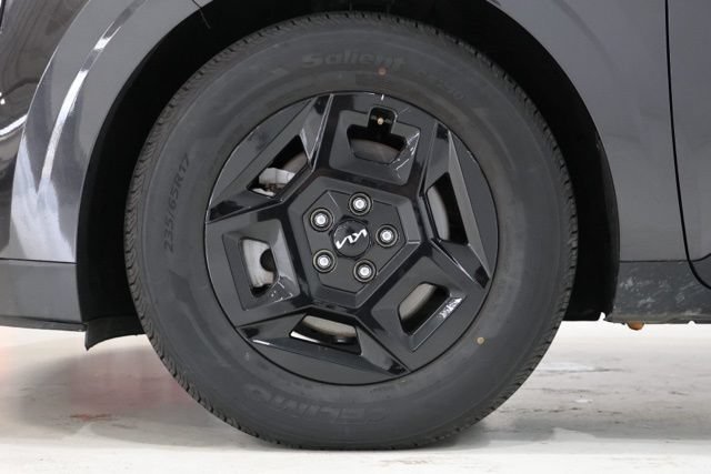 Used 2025 Kia Carnival FWD image 11