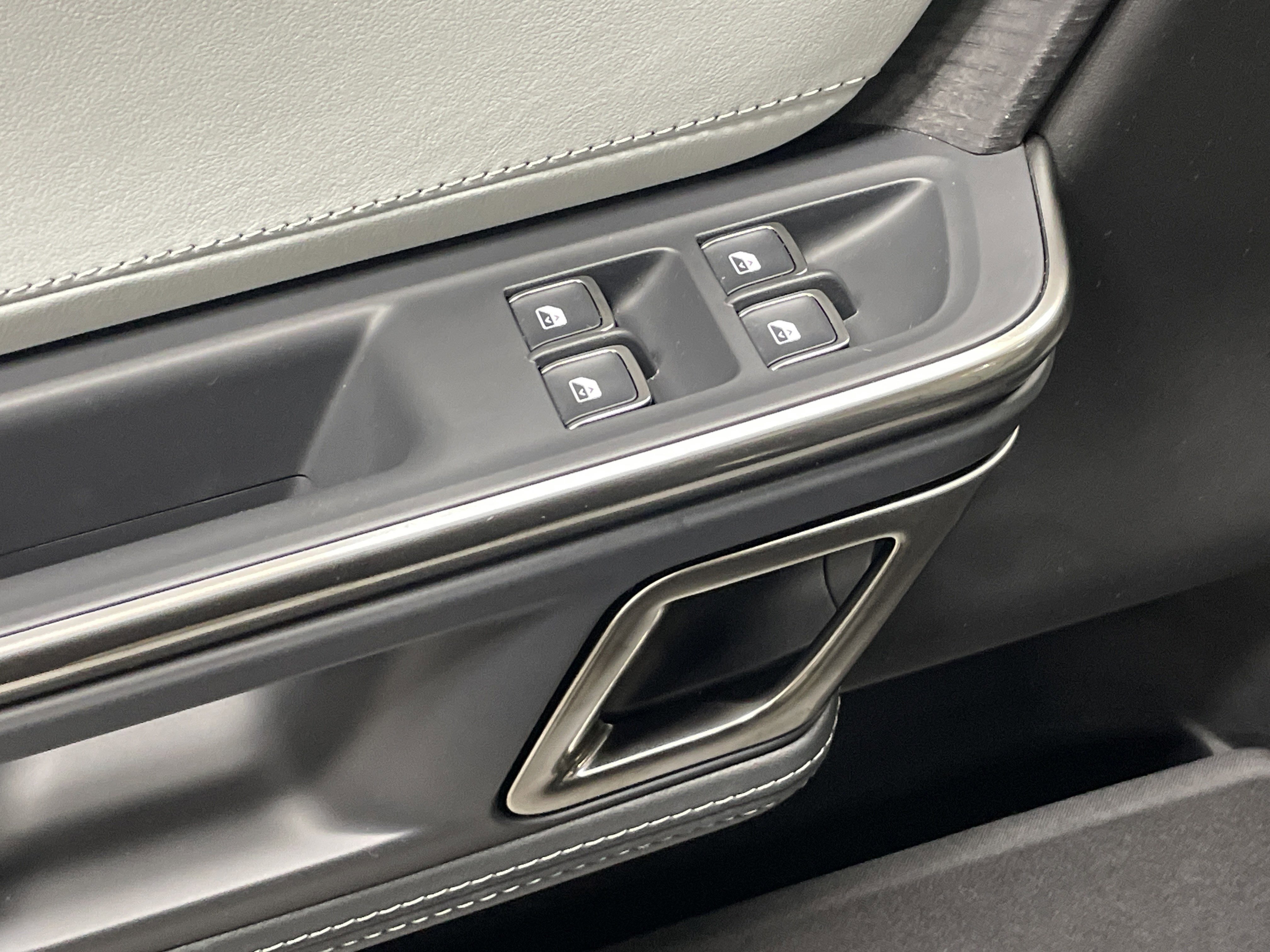 Used 2024 Rivian R1S Adventure image 15