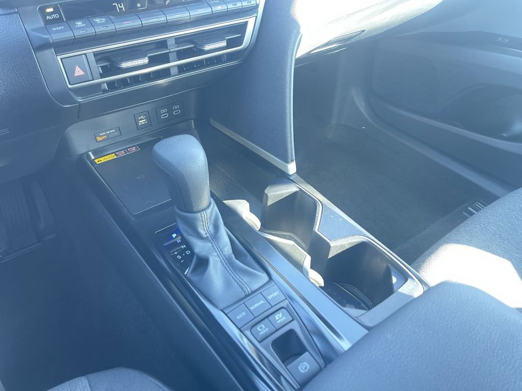 Used 2025 Toyota Camry LE w/ Convenience Package image 30