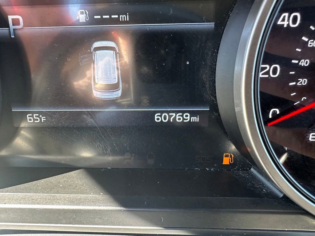 Used 2022 Kia Carnival LX image 25