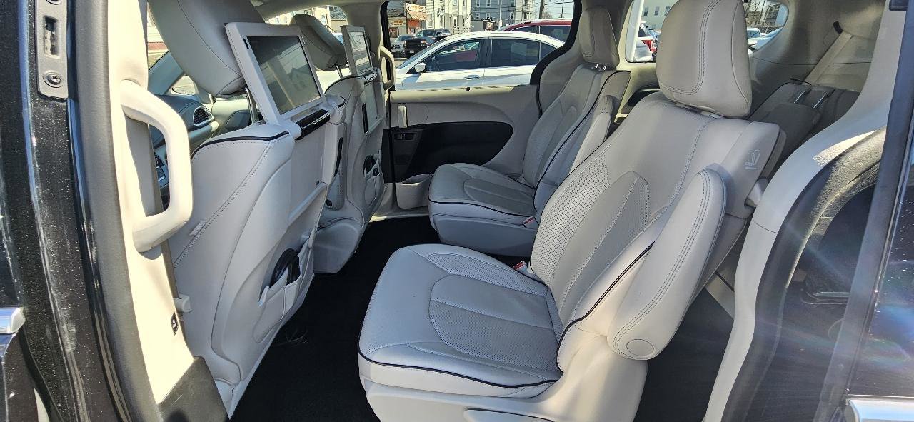 Used 2018 Chrysler Pacifica Limited w/ Advanced Safetytec Group image 15
