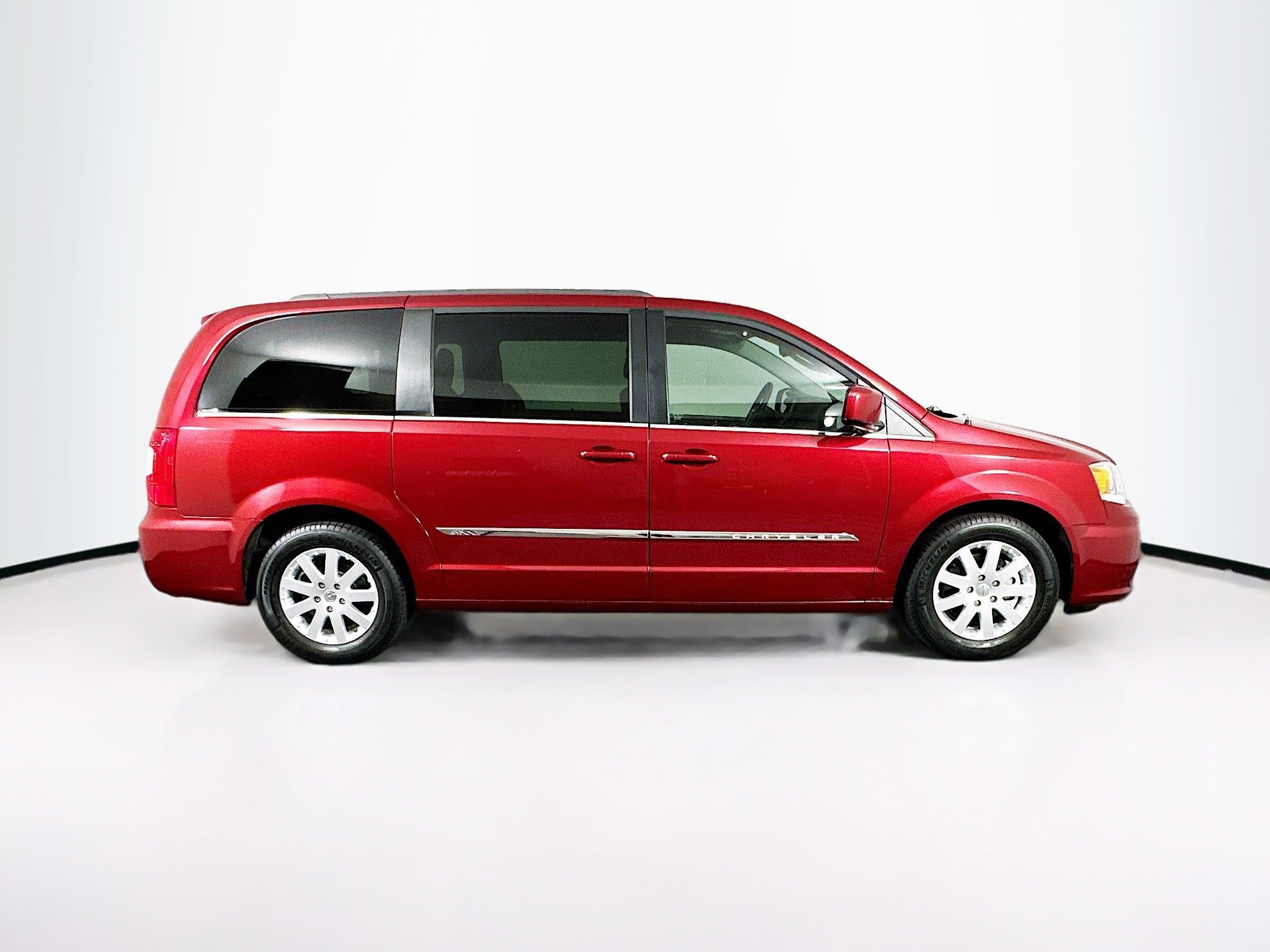 Used 2014 Chrysler Town & Country Touring FWD image 10