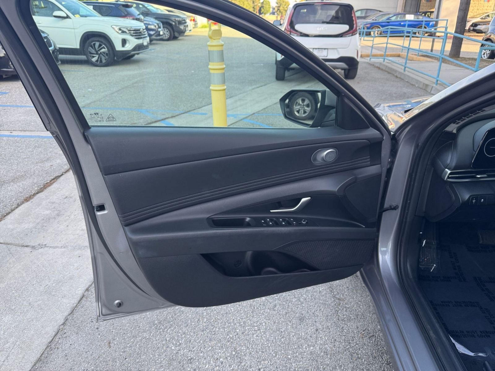 Used 2025 Hyundai Elantra SEL FWD image 18