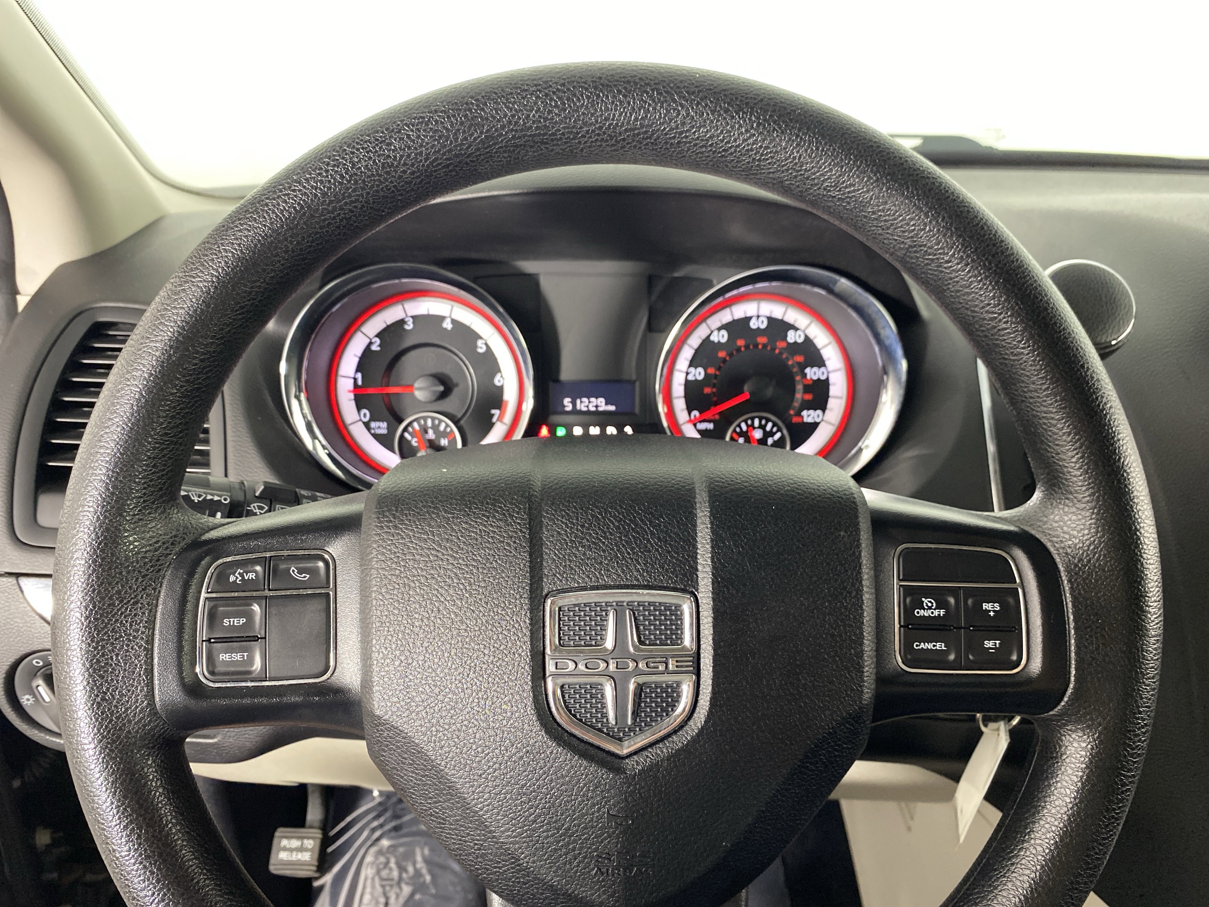 Used 2018 Dodge Grand Caravan SE w/ UConnect Hands-Free Group FWD image 17