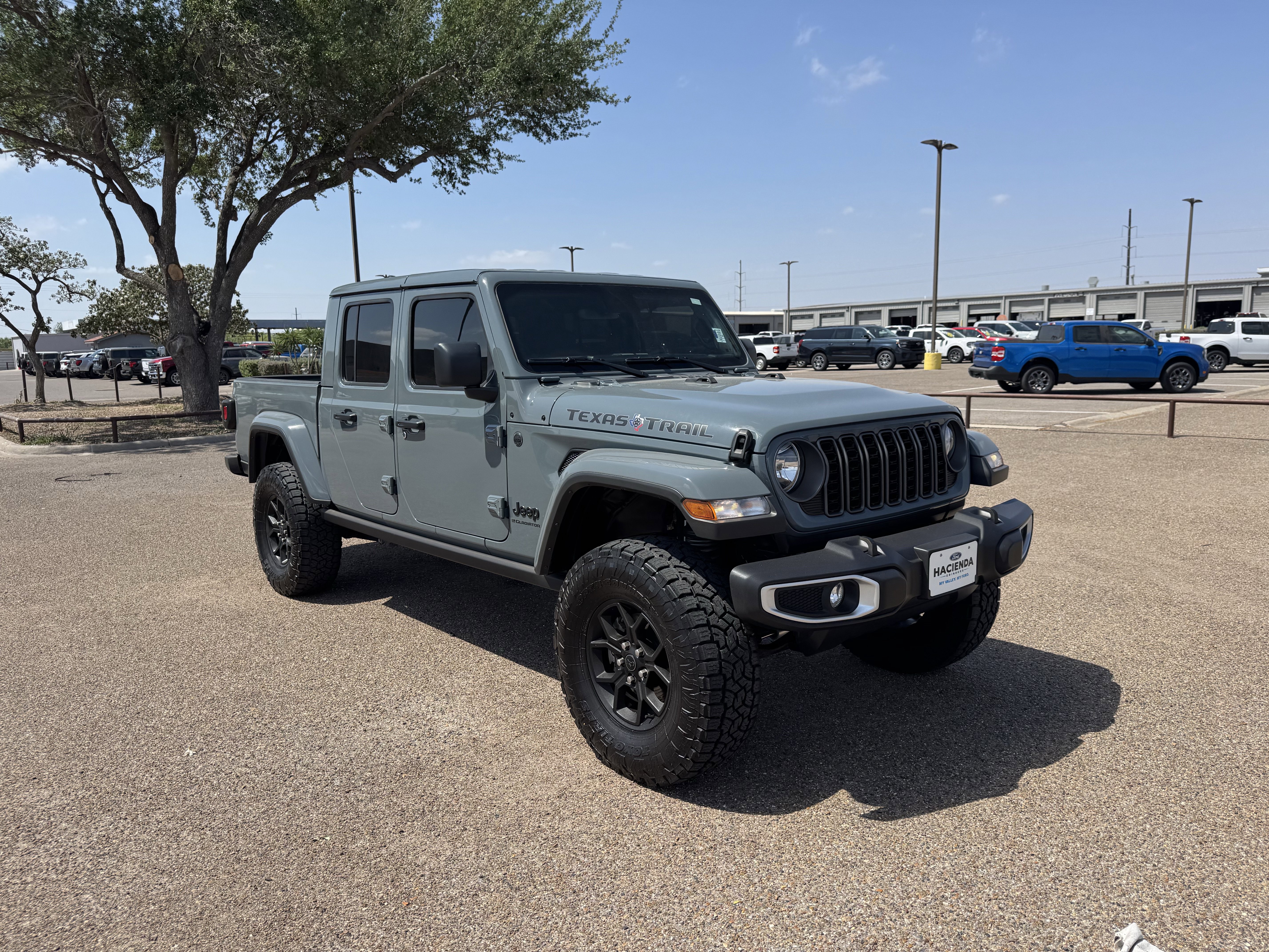 Used 2025 Jeep Gladiator Sport image 5
