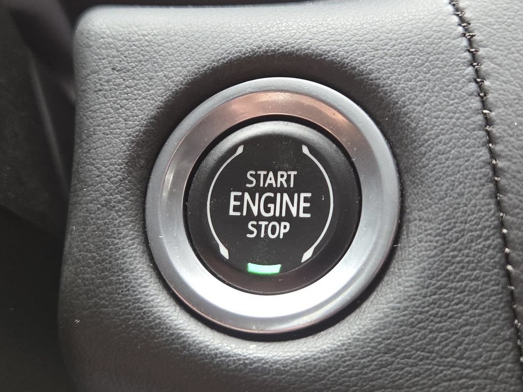Used 2021 Chevrolet Suburban RST w/ Luxury Package AWD/4WD image 31