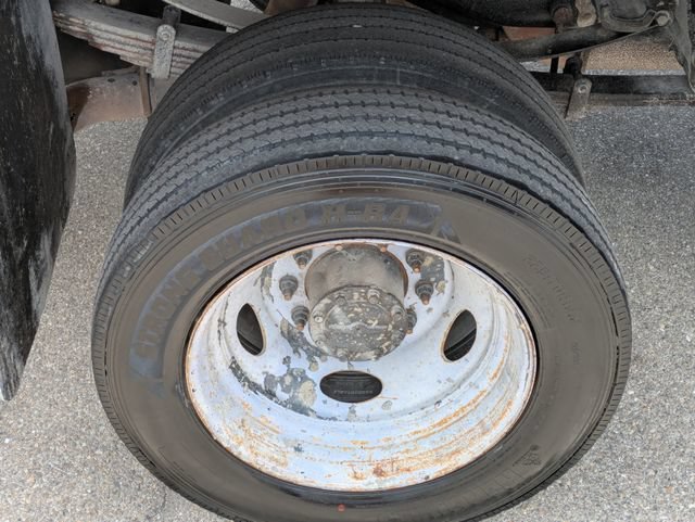 Used 2017 Ford F550 2WD Regular Cab Super Duty image 8