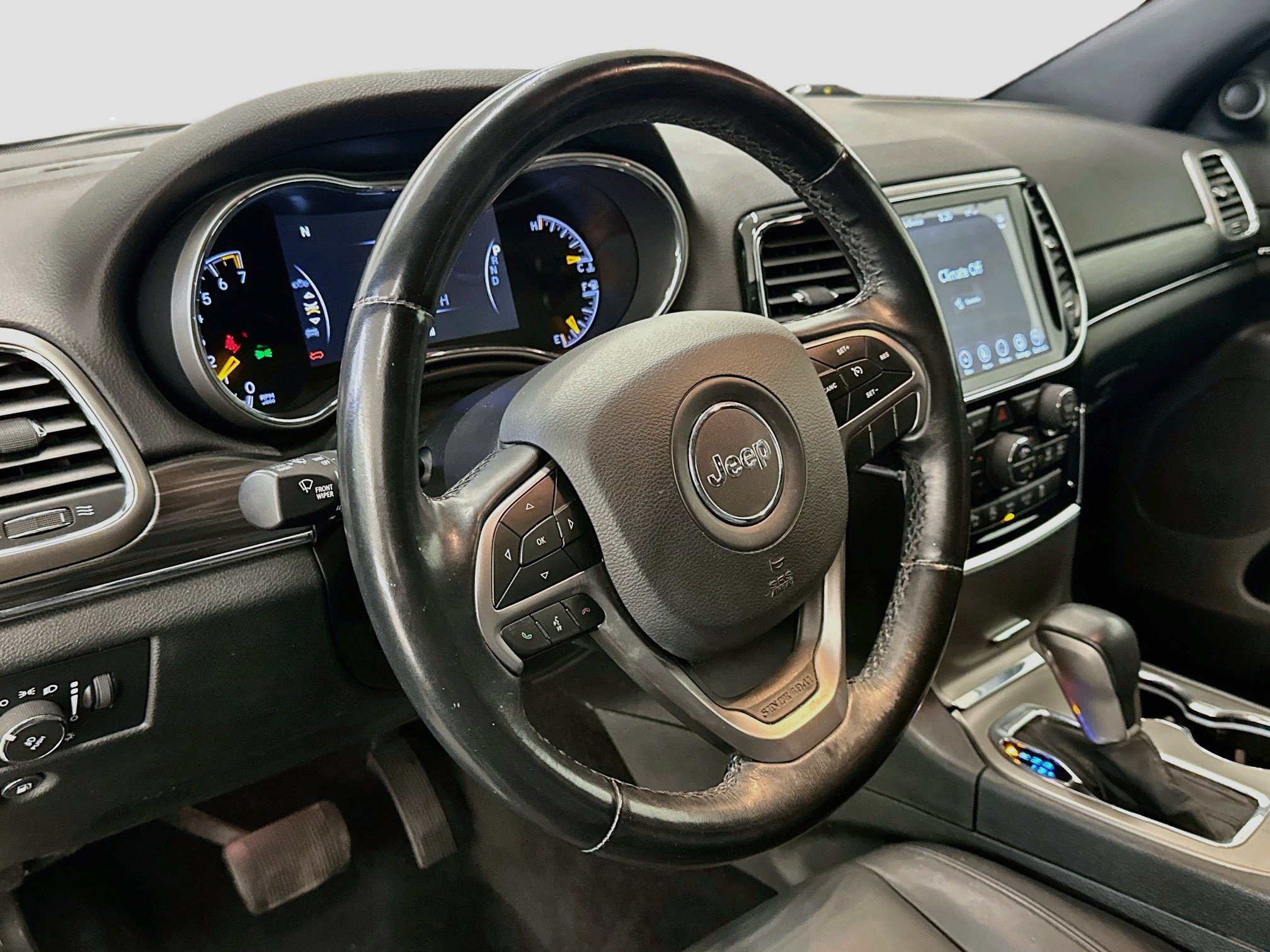Used 2019 Jeep Grand Cherokee Limited AWD/4WD image 18