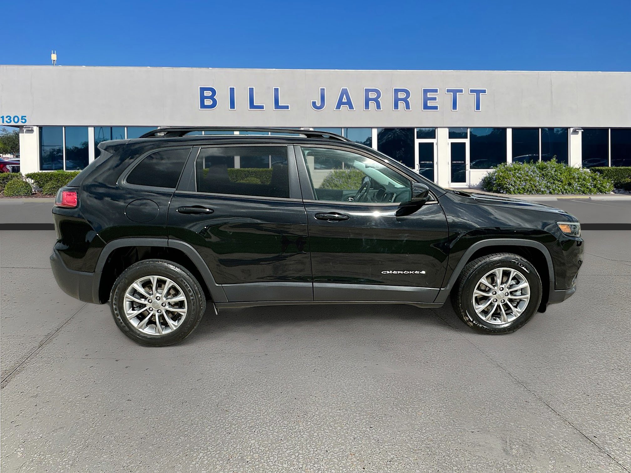 Used 2022 Jeep Cherokee Latitude Lux w/ Mopar Interior Package image 8
