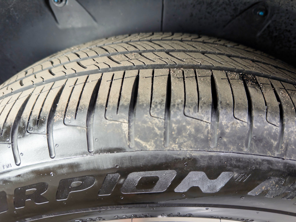 Used 2025 Rivian R1S Adventure AWD/4WD image 36