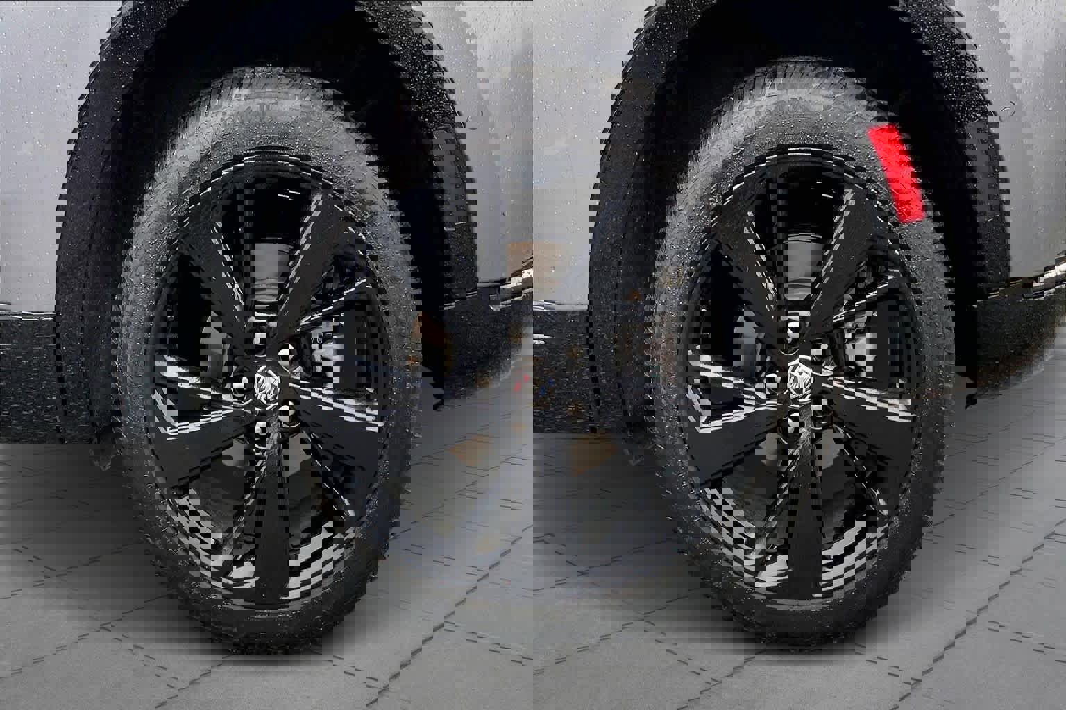 Used 2022 Buick Envision Essence w/ Technology Package II image 11