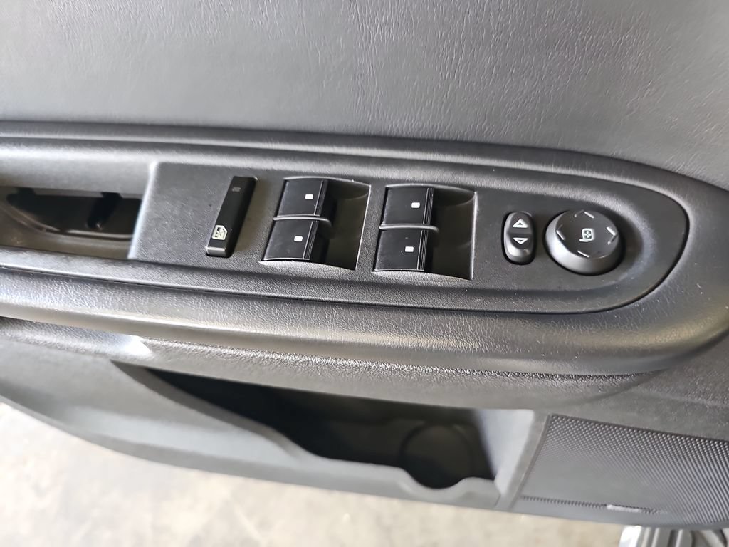 Used 2009 Chevrolet Traverse LT FWD image 28