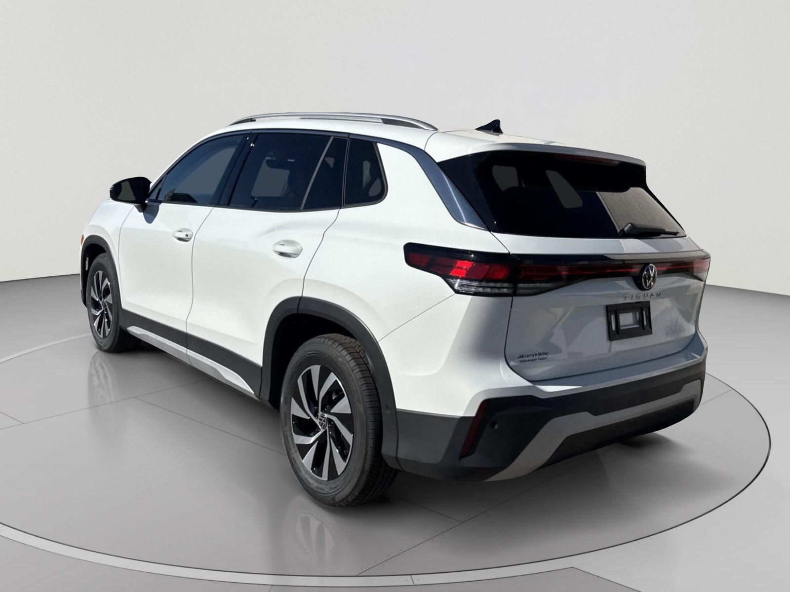 New 2026 Volkswagen Tiguan S FWD image 4