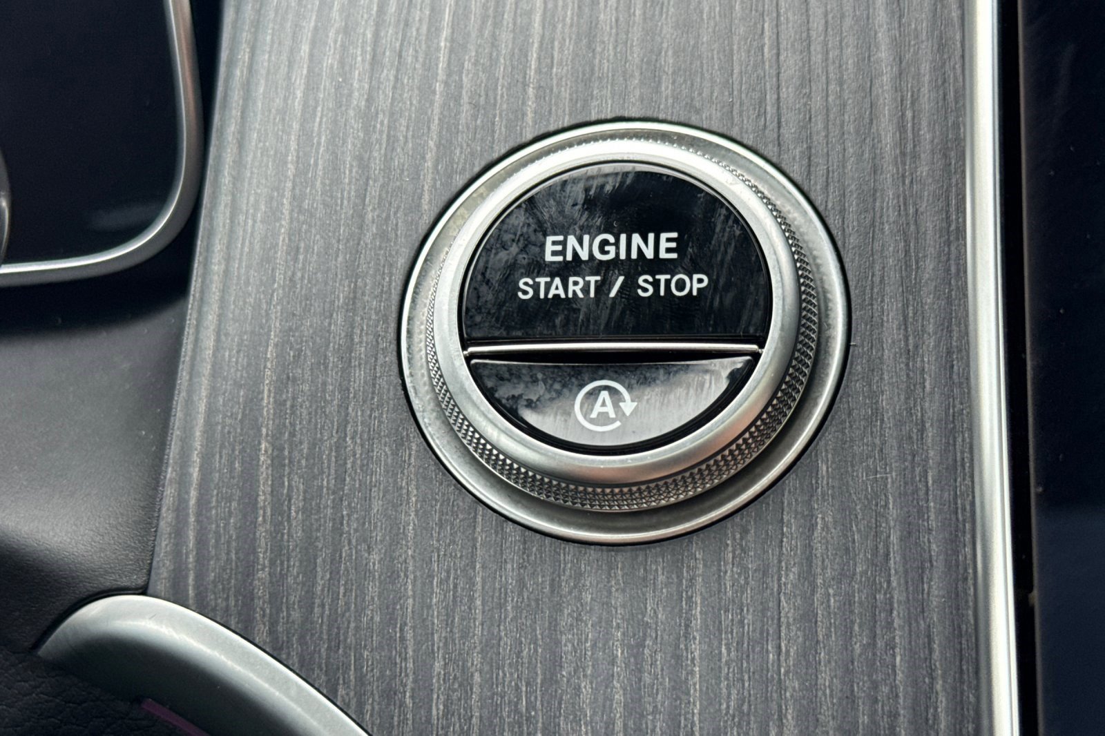 Used 2025 Mercedes-Benz GLC 300 4MATIC image 36