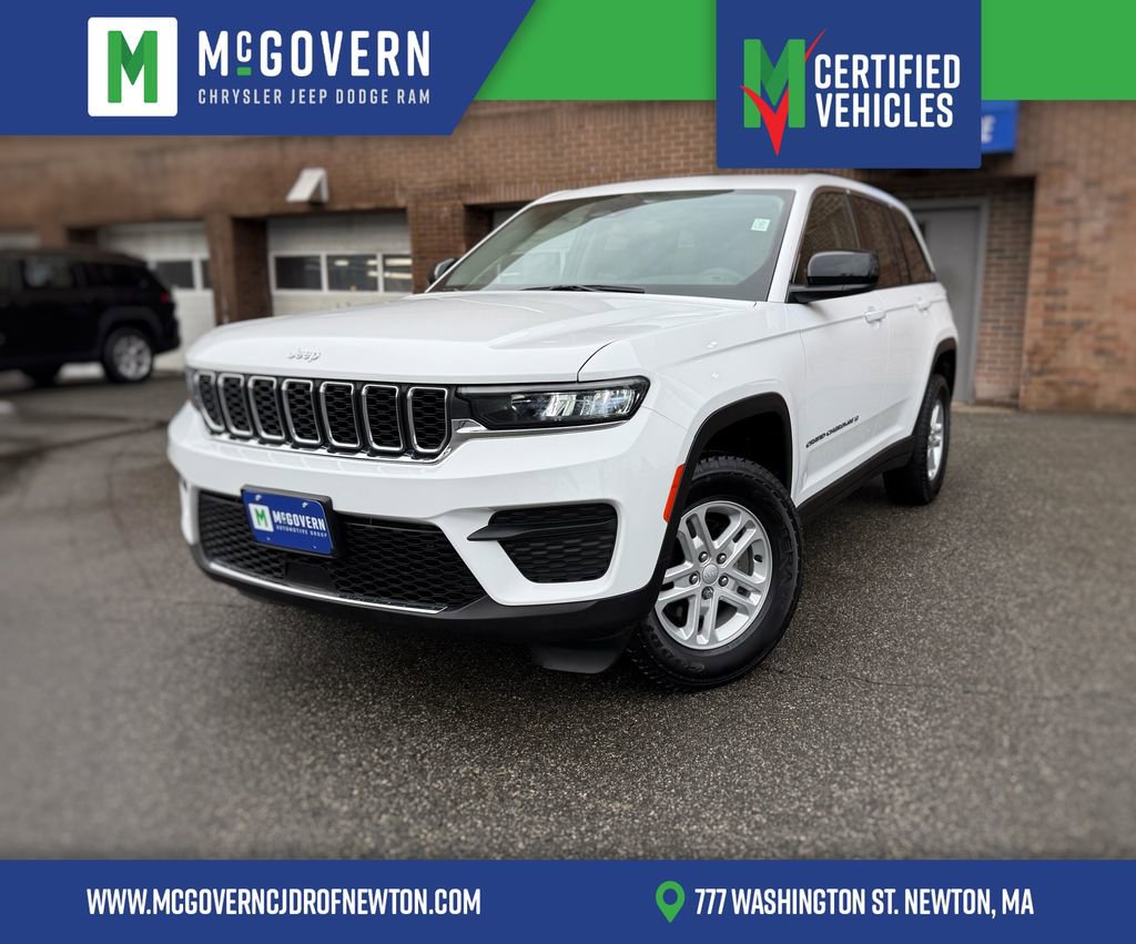 Used 2023 Jeep Grand Cherokee Laredo image 1