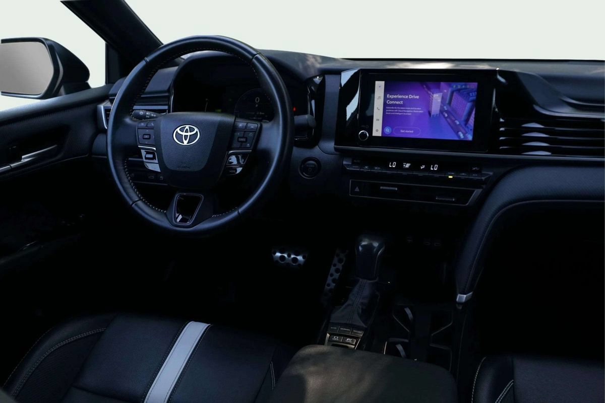 Used 2025 Toyota Camry SE FWD image 24