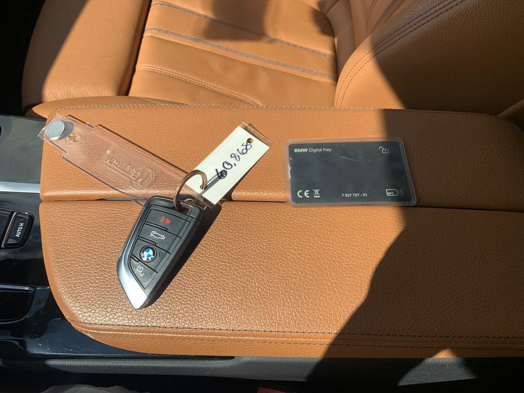 Used 2021 BMW 530i xDrive w/ Premium Package image 9