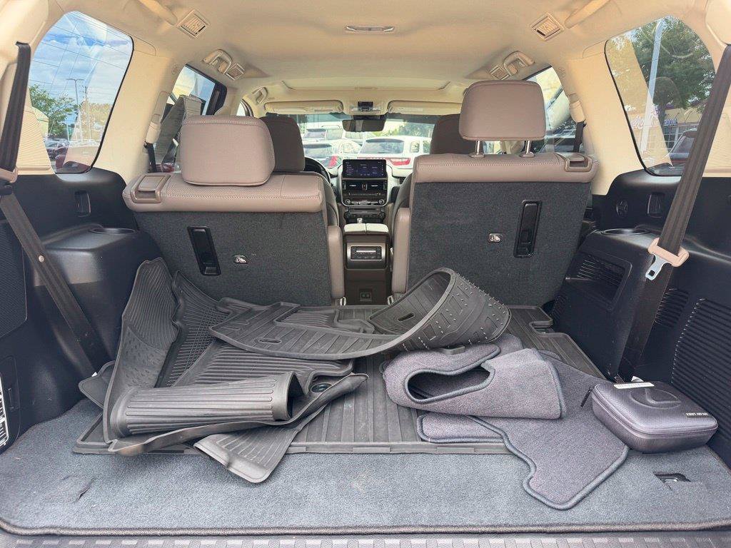 Used 2023 Lexus GX 460 Premium w/ Accessory Package AWD/4WD image 23