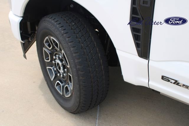 New 2025 Ford F250 Platinum w/ FX4 Off-Road Package image 5
