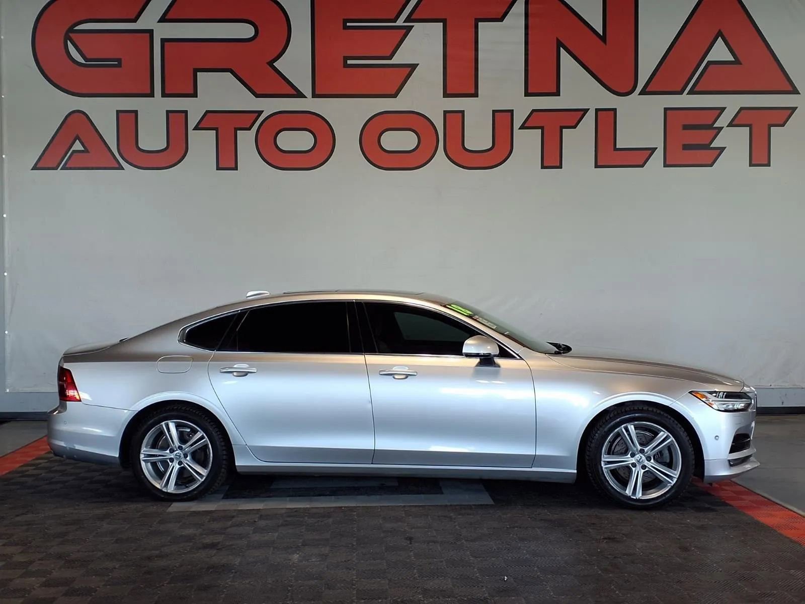 Used 2018 Volvo S90 T5 Momentum w/ Convenience Package FWD image 1