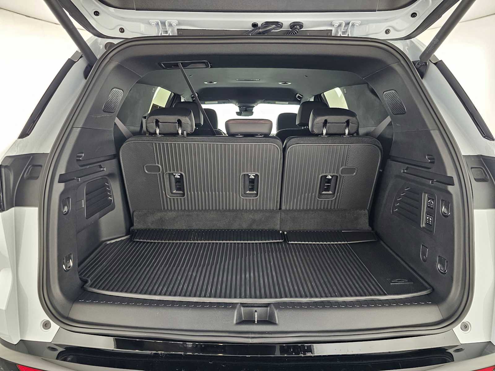 Used 2026 Chevrolet Traverse RS w/ LPO, Floor Liner Package FWD image 14