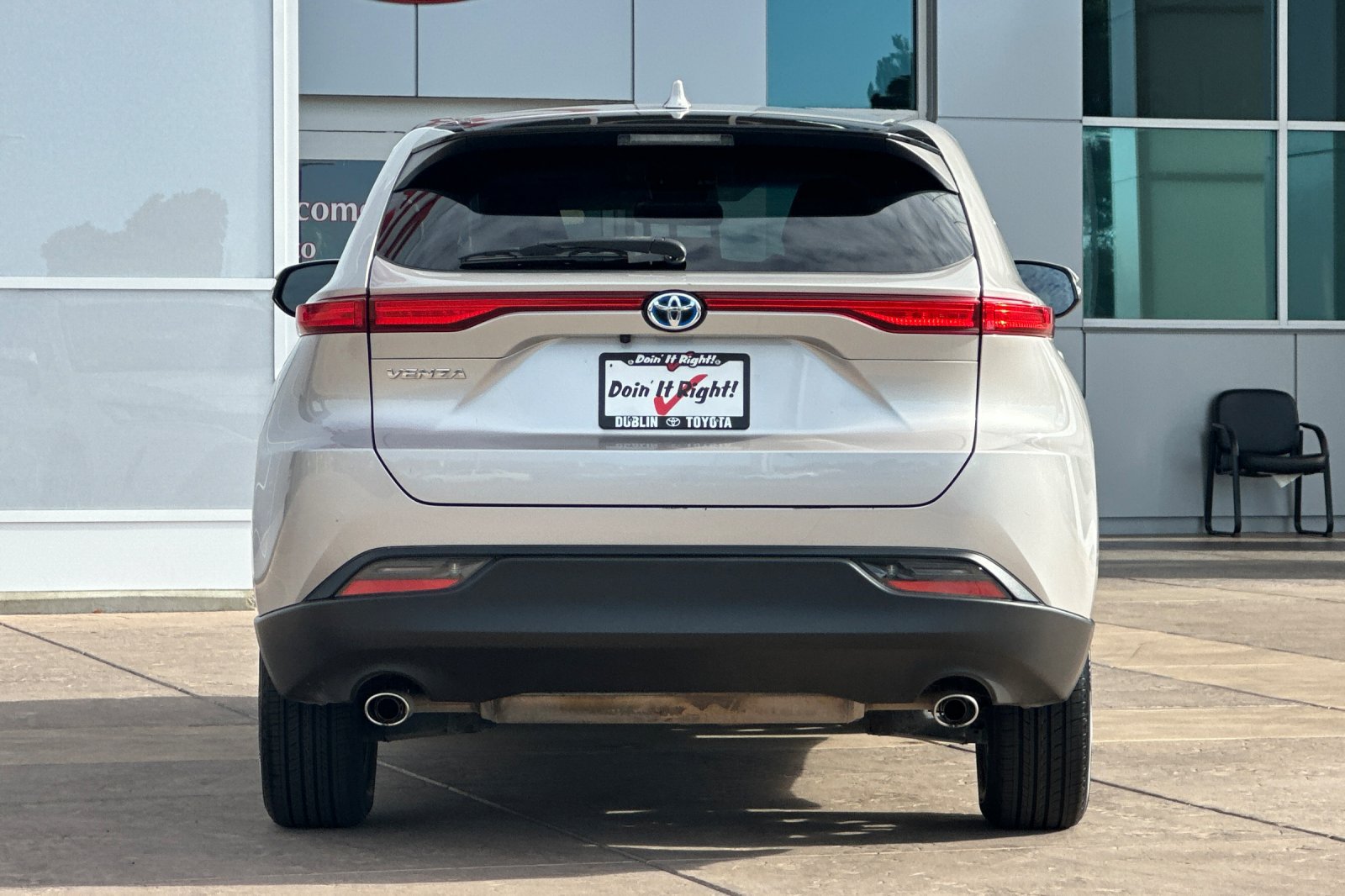Used 2024 Toyota Venza LE AWD/4WD image 5