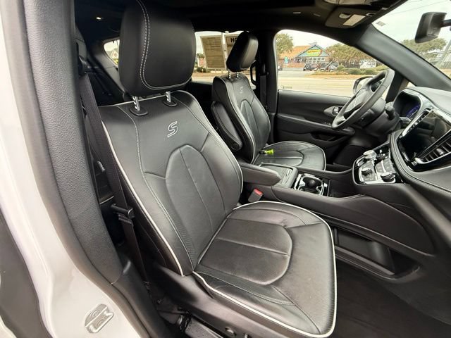 Used 2025 Chrysler Pacifica Limited FWD image 12