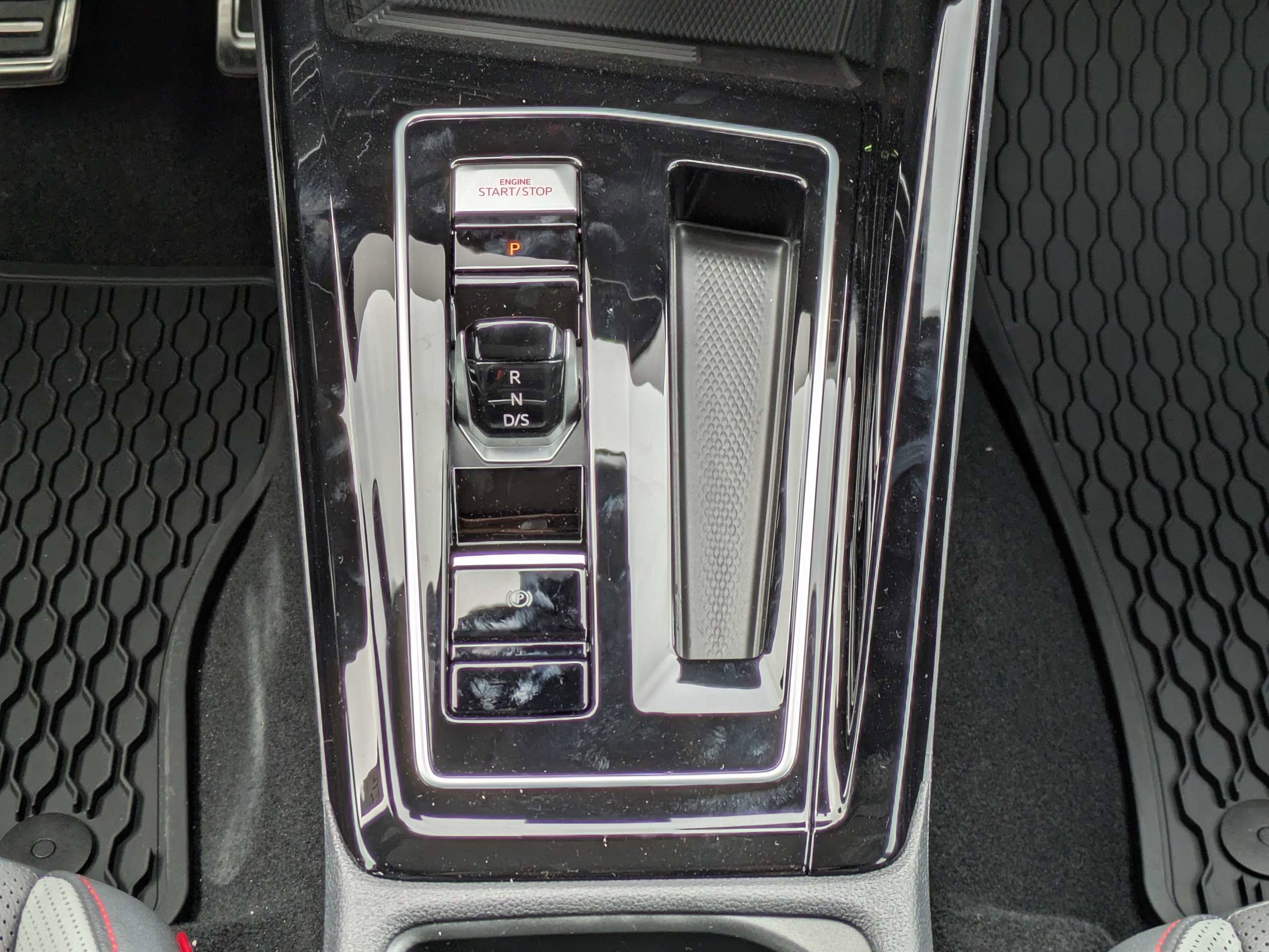 New 2026 Volkswagen GTI SE FWD image 19