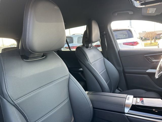 Used 2025 Mercedes-Benz GLC 300 4MATIC image 30