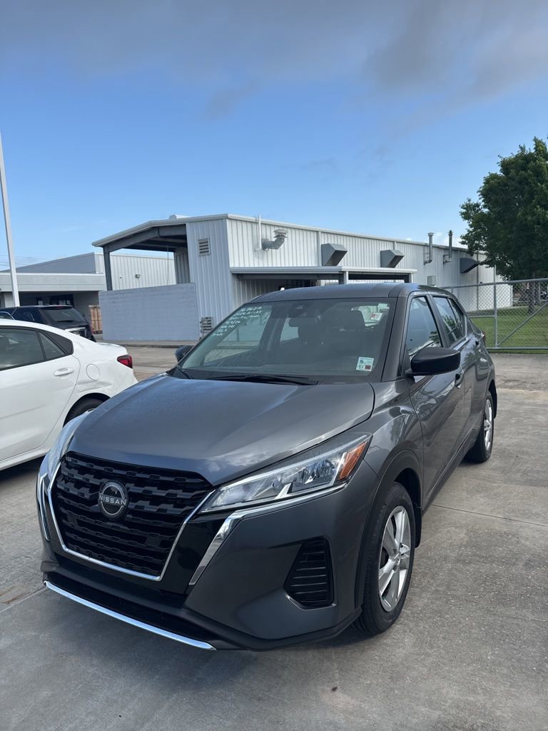 Used 2024 Nissan Kicks S image 1