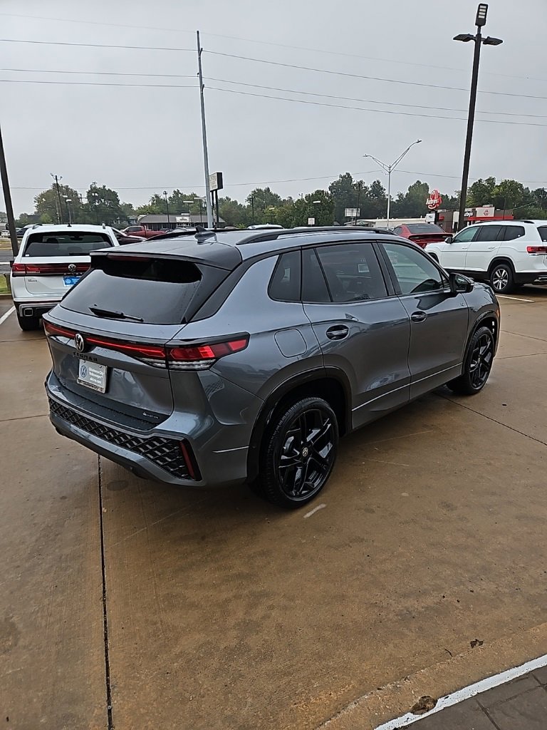 New 2026 Volkswagen Tiguan SE R-Line image 5