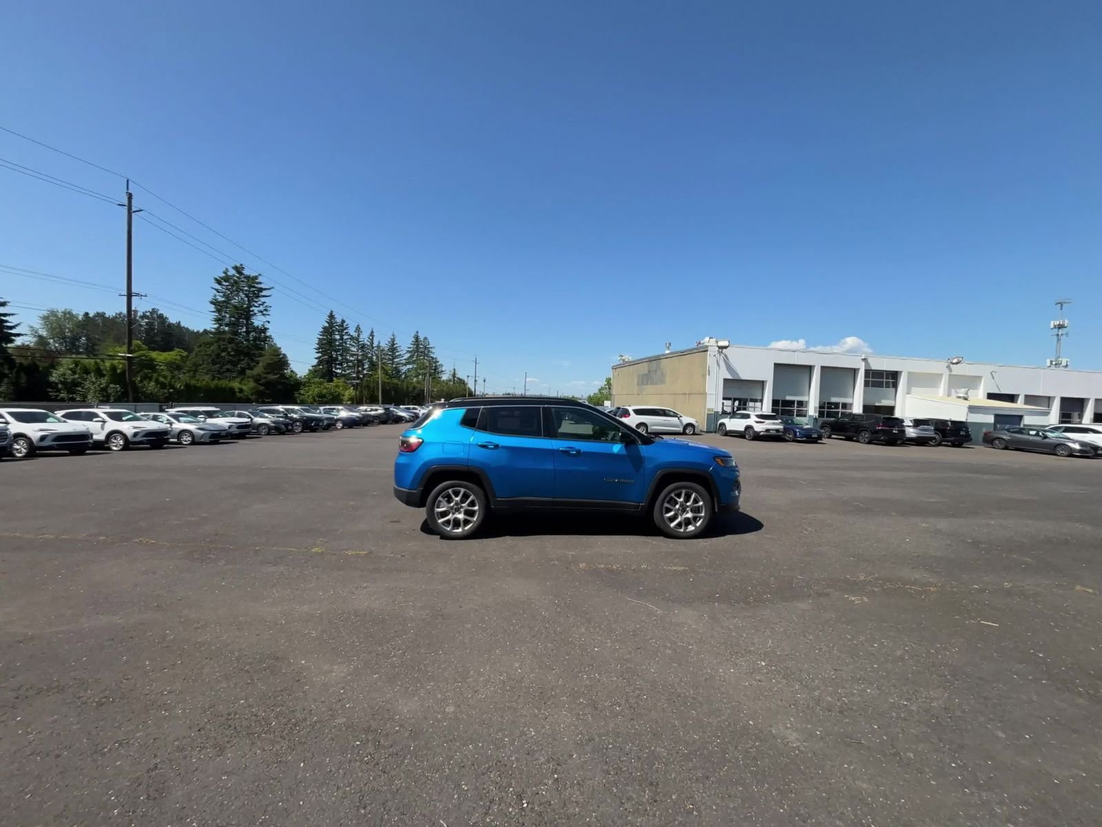 Used 2025 Jeep Compass Limited AWD/4WD image 16