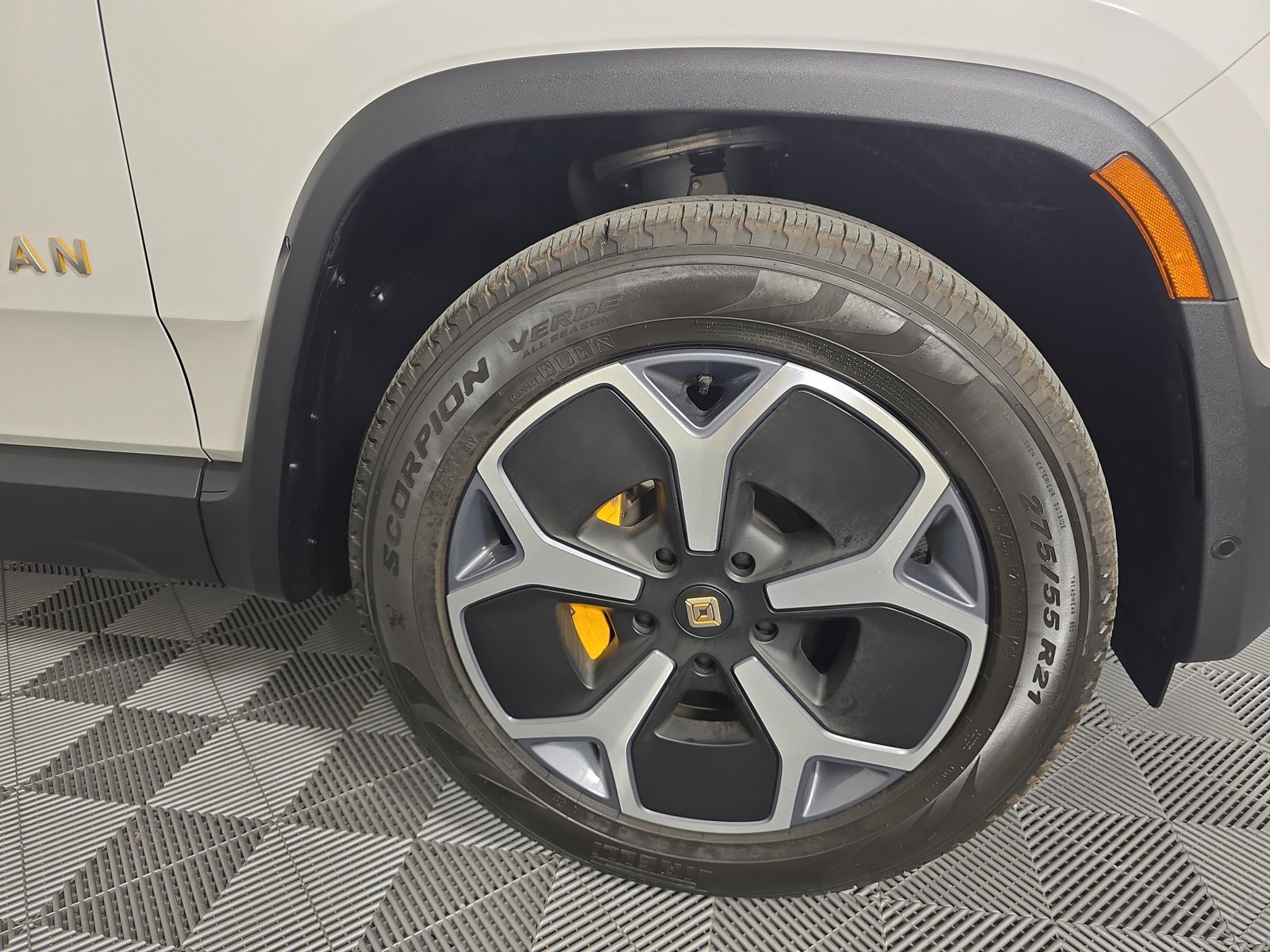 Used 2023 Rivian R1S Adventure image 11