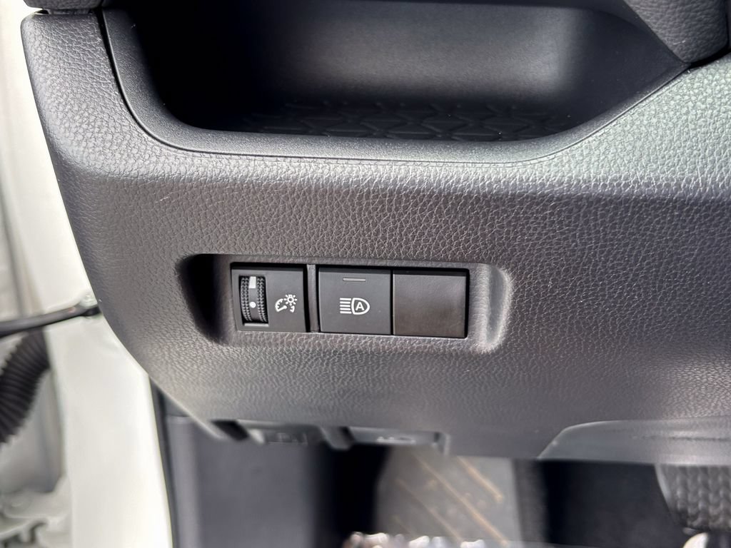 Used 2025 Toyota RAV4 XLE AWD/4WD image 25