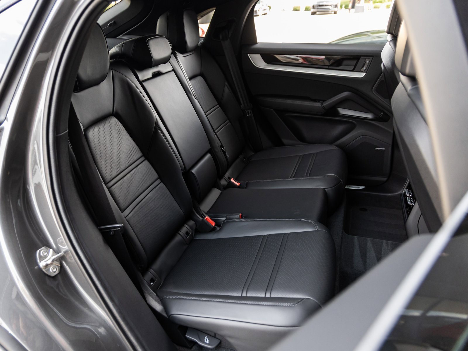 Certified 2025 Porsche Cayenne Coupe image 41