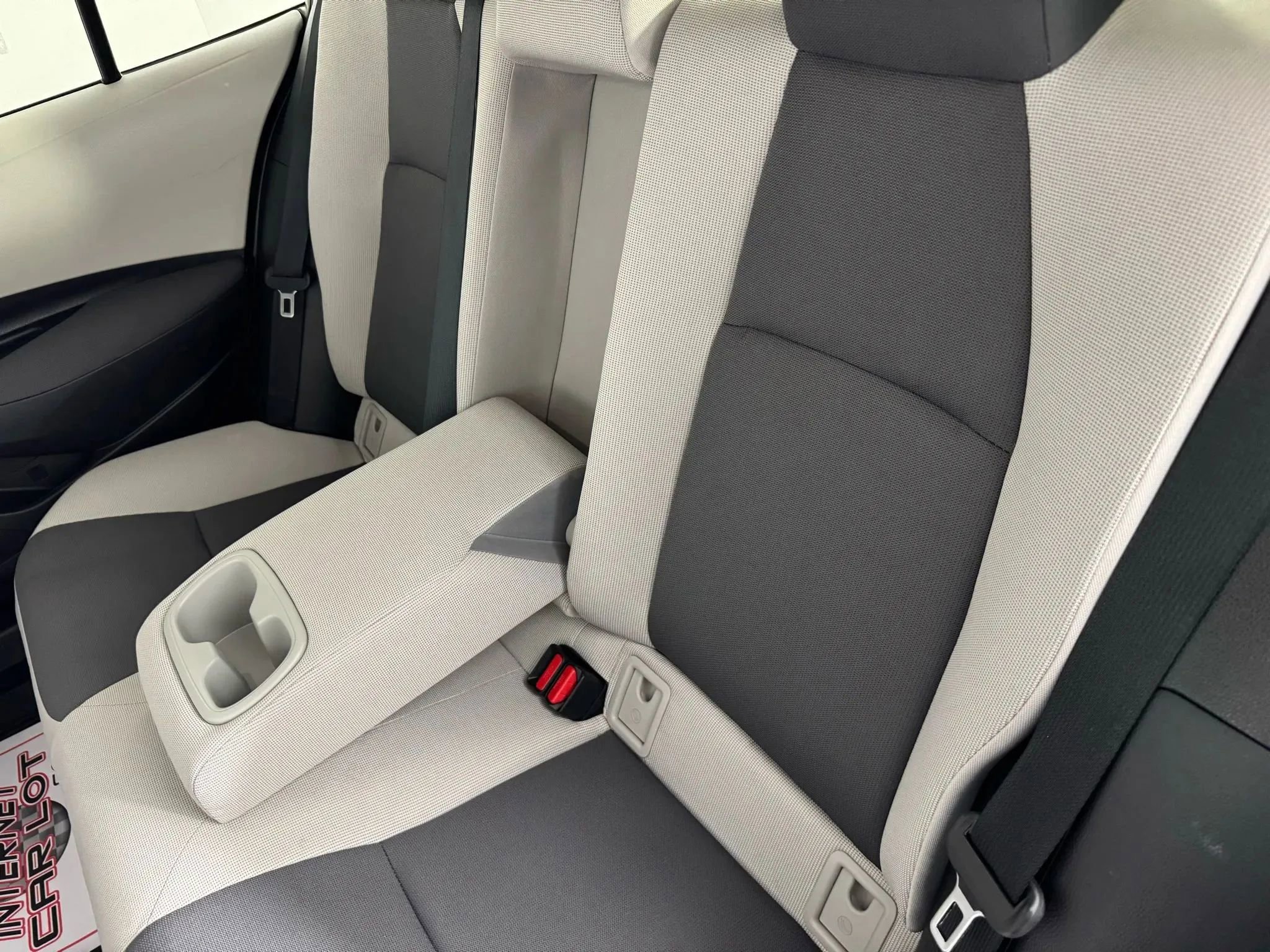 Used 2025 Toyota Corolla LE FWD image 31