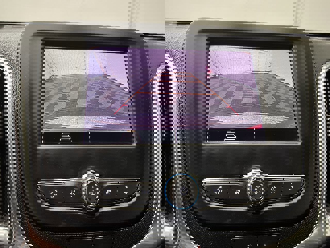 Used 2022 Chevrolet Equinox LT w/ Driver Convenience Package image 5