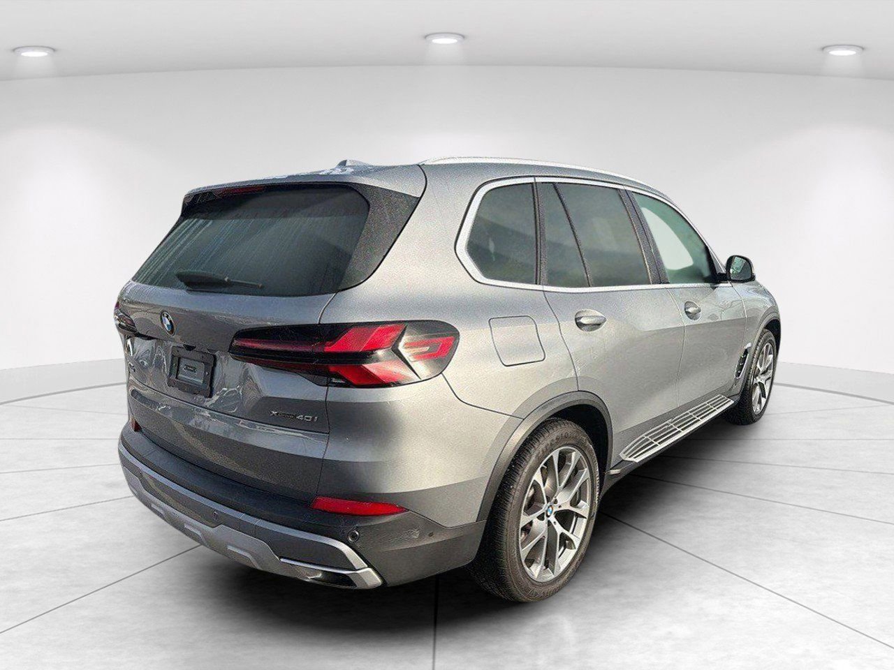 Certified 2024 BMW X5 xDrive40i w/ Premium Package AWD/4WD image 4