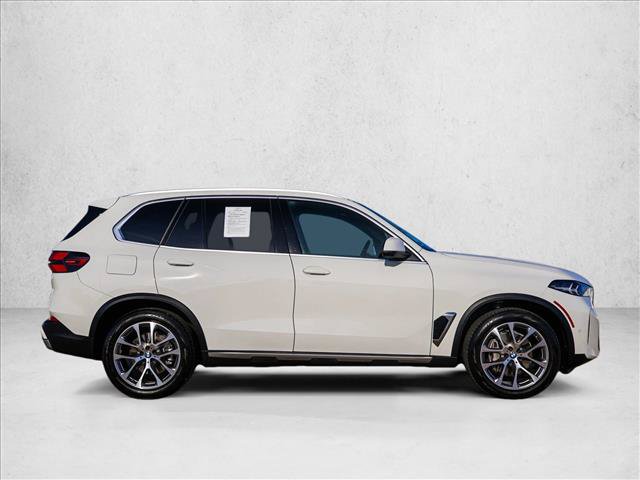 Certified 2024 BMW X5 xDrive40i w/ Parking Assistance Package AWD/4WD image 4