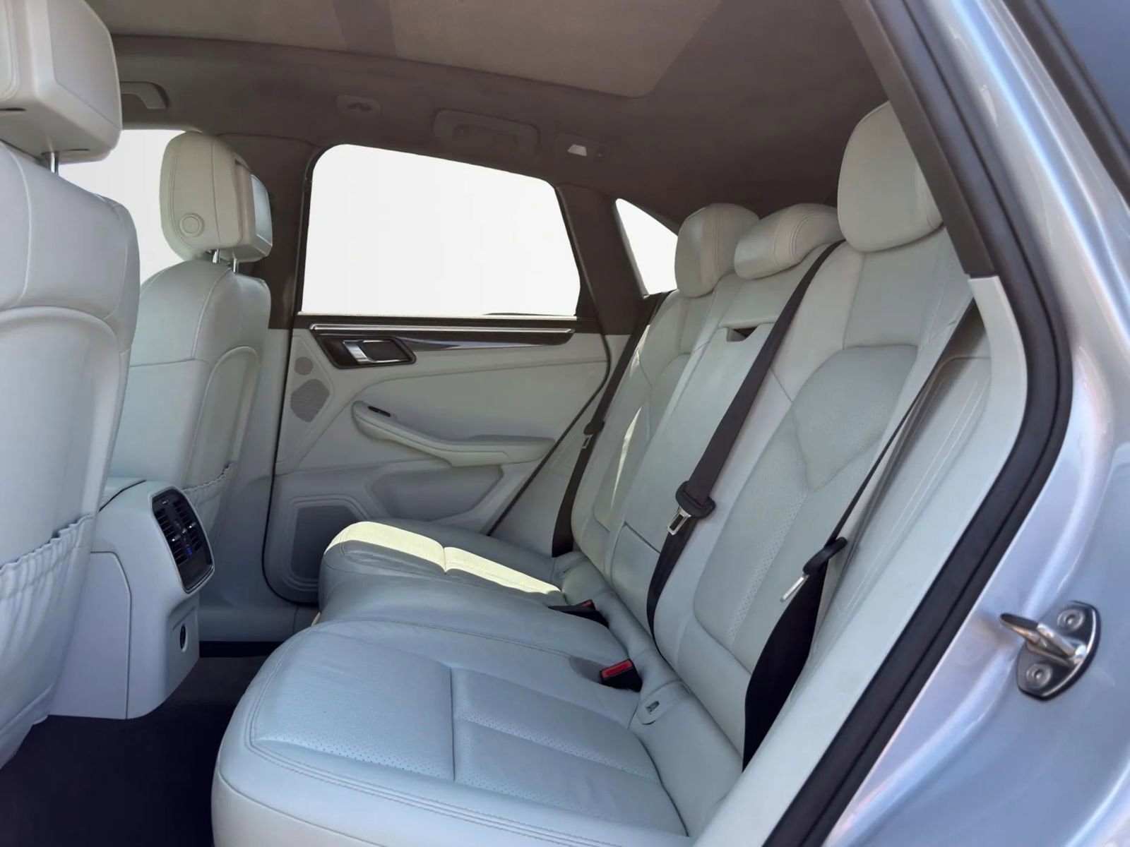 Used 2018 Porsche Macan S image 24