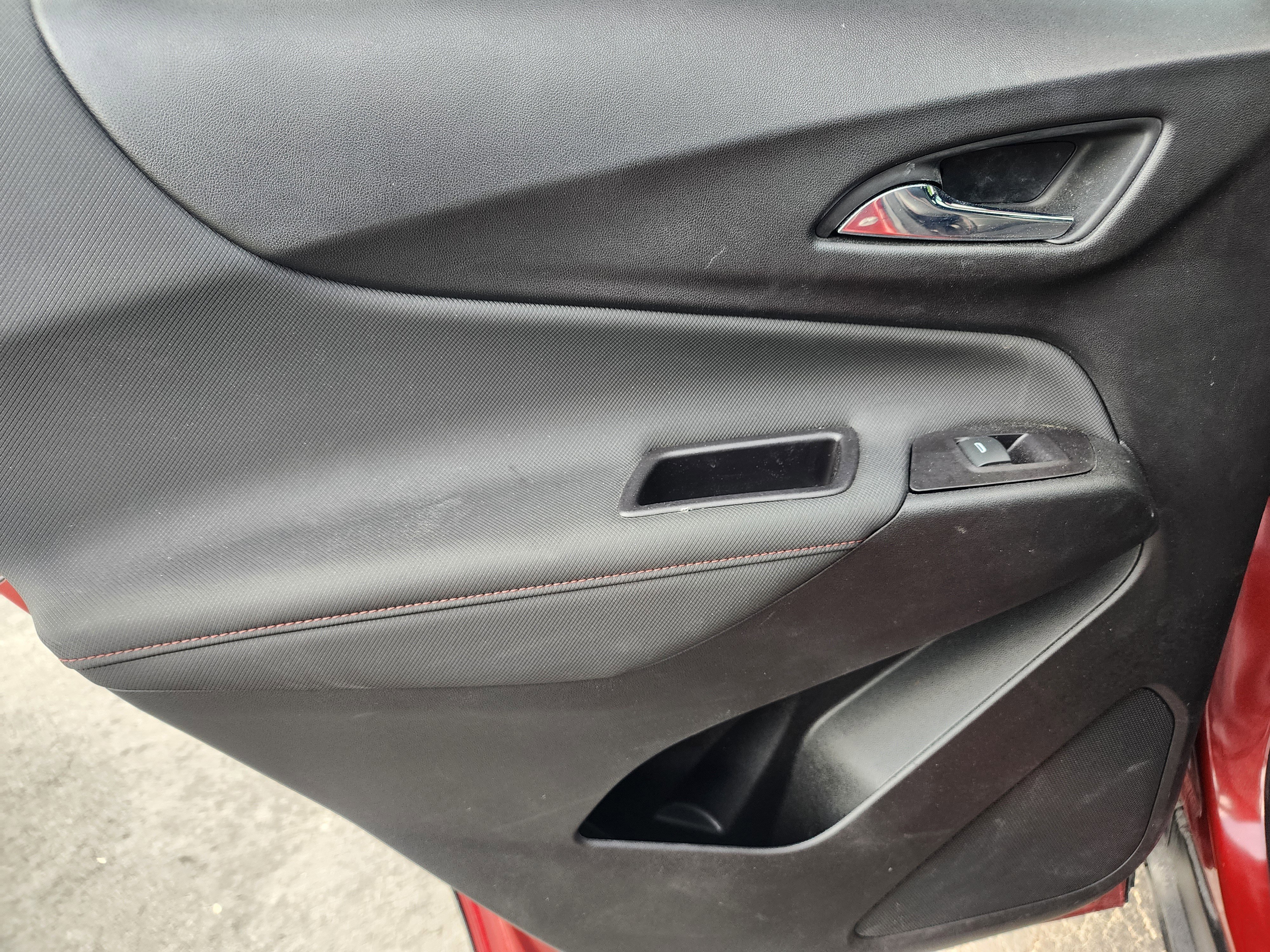 Used 2022 Chevrolet Equinox RS w/ RS Leather Package image 17